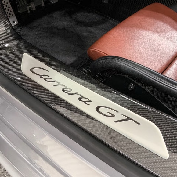 Meet your Posher, Adrian - Picture 7 of 11